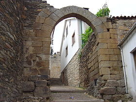 Arco do Castelo de Vila Flor.JPG Arco do Castelo de Vila Flor.JPG