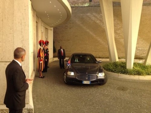 Llegada-al-Vaticano-del-Presidente-cubano-Foto-580